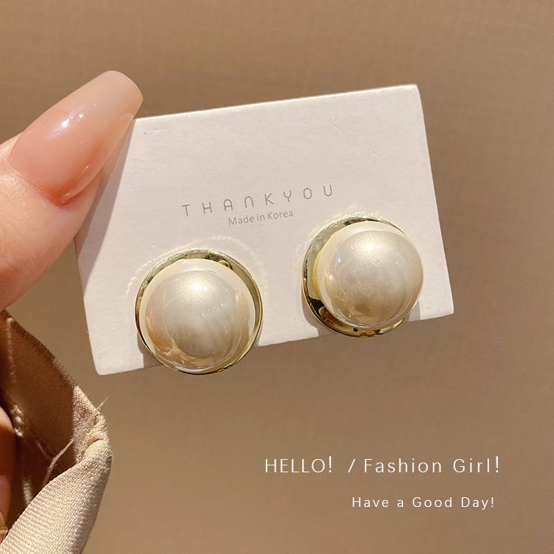 European American Exaggerated Big Pearl Stud Earrings For Women Light Luxury High-end Personality Versatile Fashion Jewelry Gift