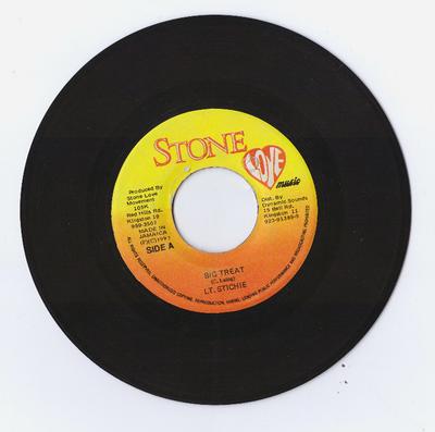 7-дюймовая пластинка LIEUTENANT STITCHIE - Big Treat NONE Stone Love Musi 1997 Ямайка Регги, Ска и Даб Б/У