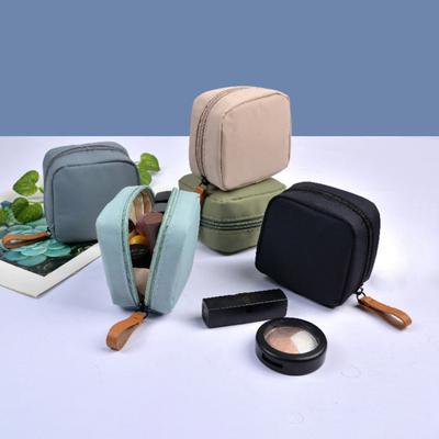 Маленькая косметичка, мини-портативная утолщенная гладкая косметичка на молнии, органайзер для кистей для макияжа, помад