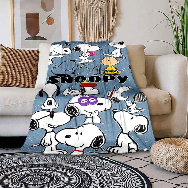 This adorable 3D Snoopy cartoon flannel blanket is comfortable and soft, perfect for use in bedrooms, beds, sofas, picnics, and