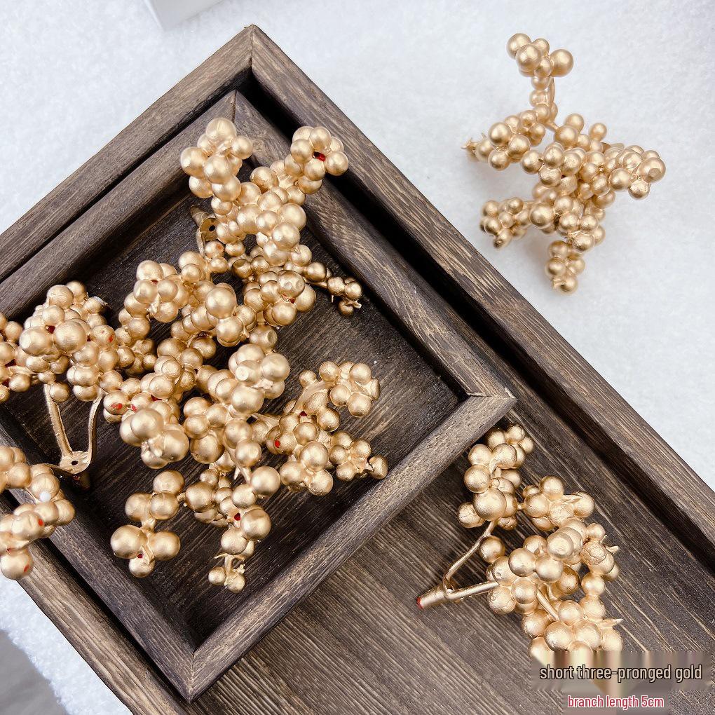 Natural Dried Pine Cones for Christmas Tree Decoration, Photography Props, Floral Wreaths, and Bouquets.
