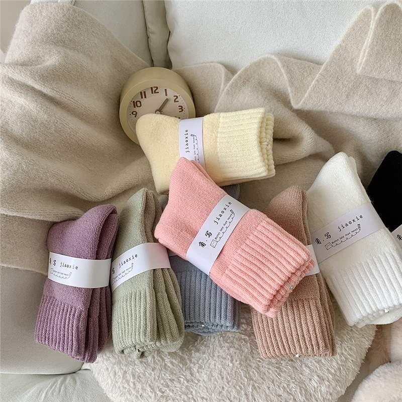 Женские зимние бархатные носки средней длины, толстые плюшевые теплые однотонные носки-тапочки