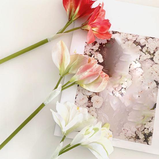 22-дюймовый букет искусственного амариллиса с эффектом Real Touch, длинностебельный, из искусственного шелка, с 2 полностью раскрывшимися цветками и 1 бутоном, для вазы в доме, офисе, цветочных композиций