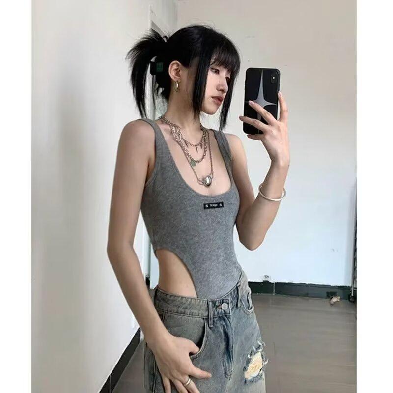 Женские джинсовые шорты с высокой посадкой - Рваный необработанный край, Слим-фит, Джинсы средней длины с прямыми штанинами, Тренд