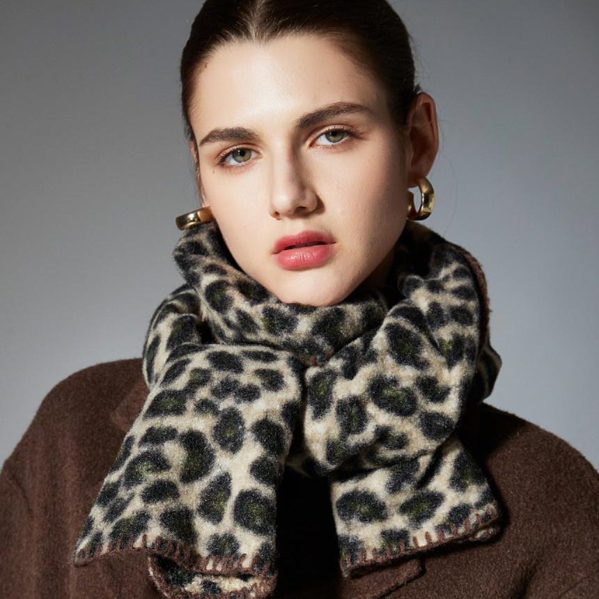 Women Leopard Print Scarf Soft Warm Thick Shawl Vintage Animal Pattern Neck Wrap Fashion Winter Scarves for Coat Matching
