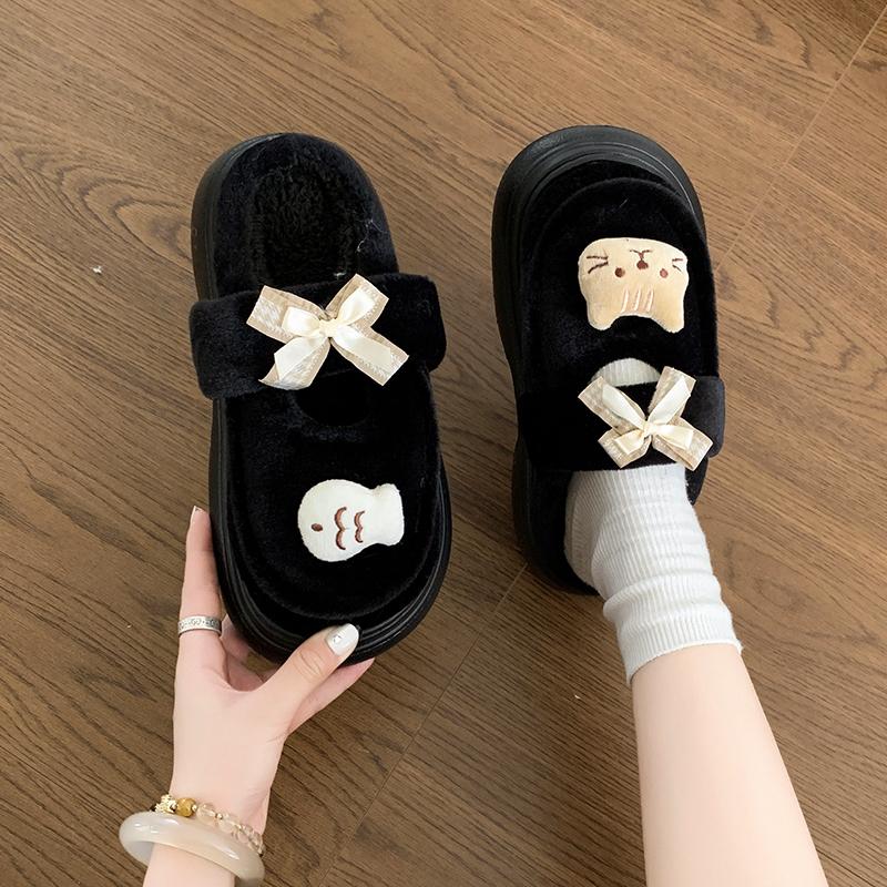 Модные милые мультяшные плюшевые украшения, домашние тапочки для женщин 2025, зимние милые тапочки с бантиком, теплые короткие плюшевые спальные тапочки