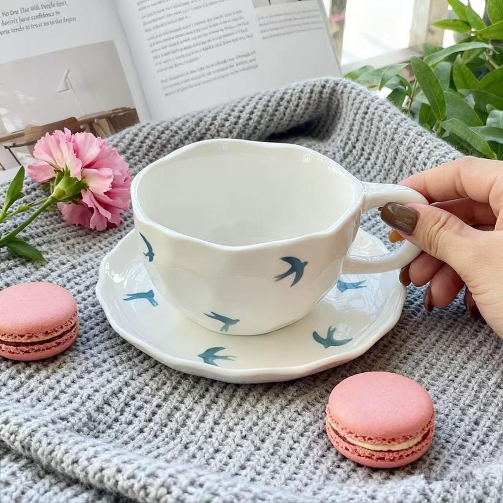 Керамический кофейный набор (чашка и блюдце) в корейском стиле с ручной лепкой и цветочным узором - Ручная роспись, идеально подходит для послеобеденного чая