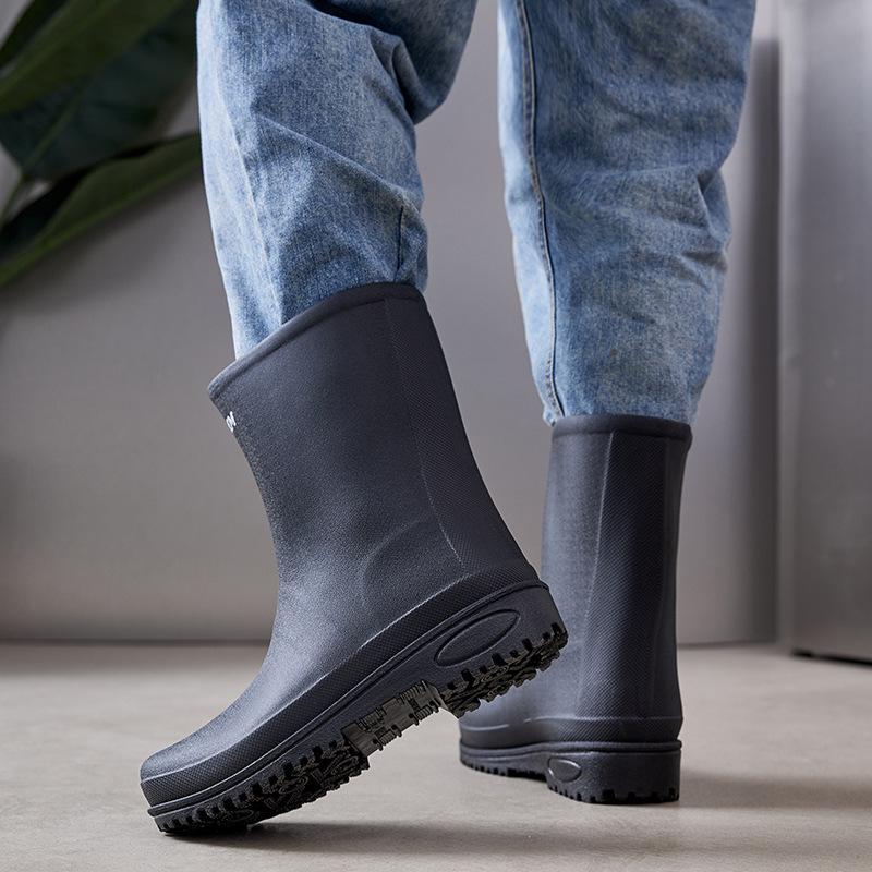 Модные водонепроницаемые легкие резиновые сапоги из ПВХ до середины икры с теплой подкладкой и нескользящим резиновым круглым носком для зимы, лета и осени