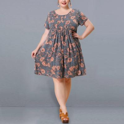 Женское платье с круглым вырезом, короткими рукавами, плиссированной деталью, короткое, с цветочным принтом, летящим подолом, свободного кроя, большого размера