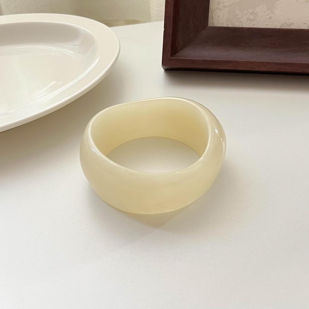 Exaggerated Irregular Geometric Resin Bracelet for Women - Fashionable Wide Bangle