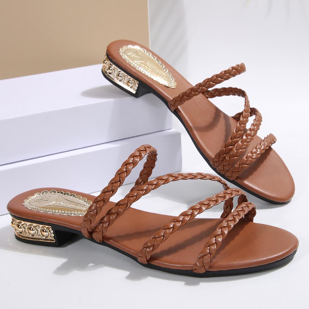 Fashion Fashion Women 2025 Summer Outdoor Beach Slippers Woman Luxury Shoes Lightweight Non Slip Slides Women Clip Toe Flat Slipper