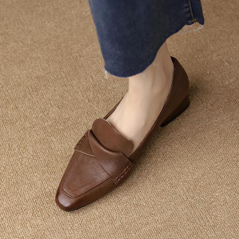 2025 новые коричневые французские одинарные туфли женские с острым носом толстый каблук средний каблук маленькие кожаные туфли для работы темперамент низкий каблук женские туфли