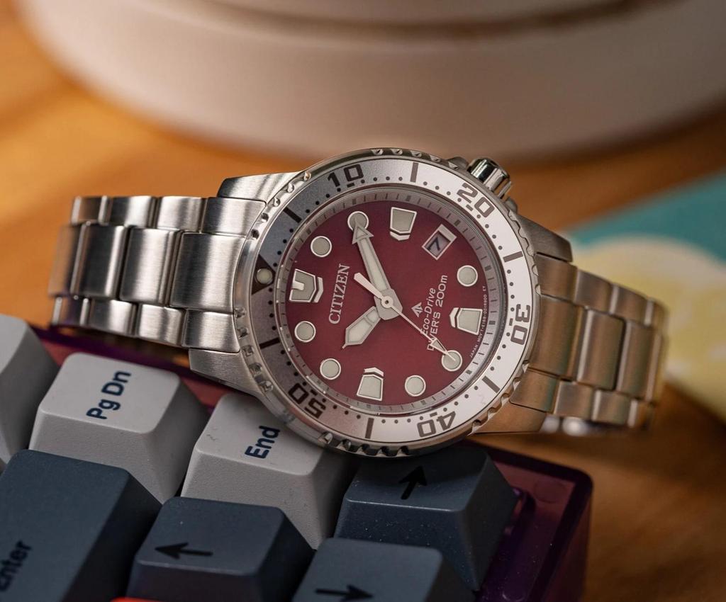 Citizen Женские часы Promaster Marine 37 мм с красным циферблатом EO2027-50Z