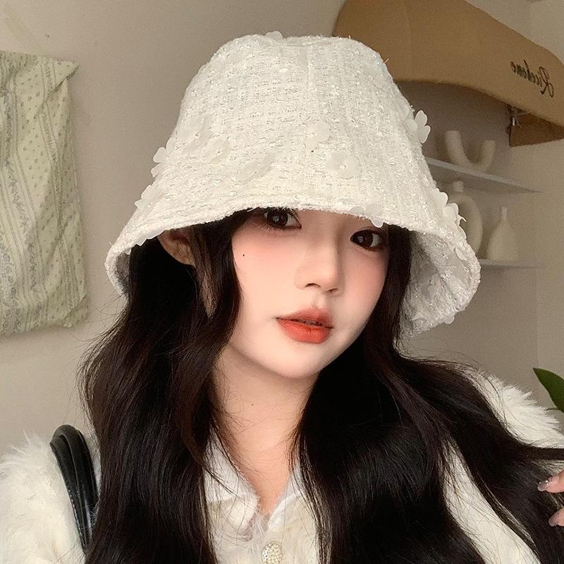 Маленький ароматный стиль Милая шляпа-панама с цветком для женщин Осень-Зима Ветрозащитная для лица Маленькая шляпа-горшок Корейская универсальная милая шляпа-ведро