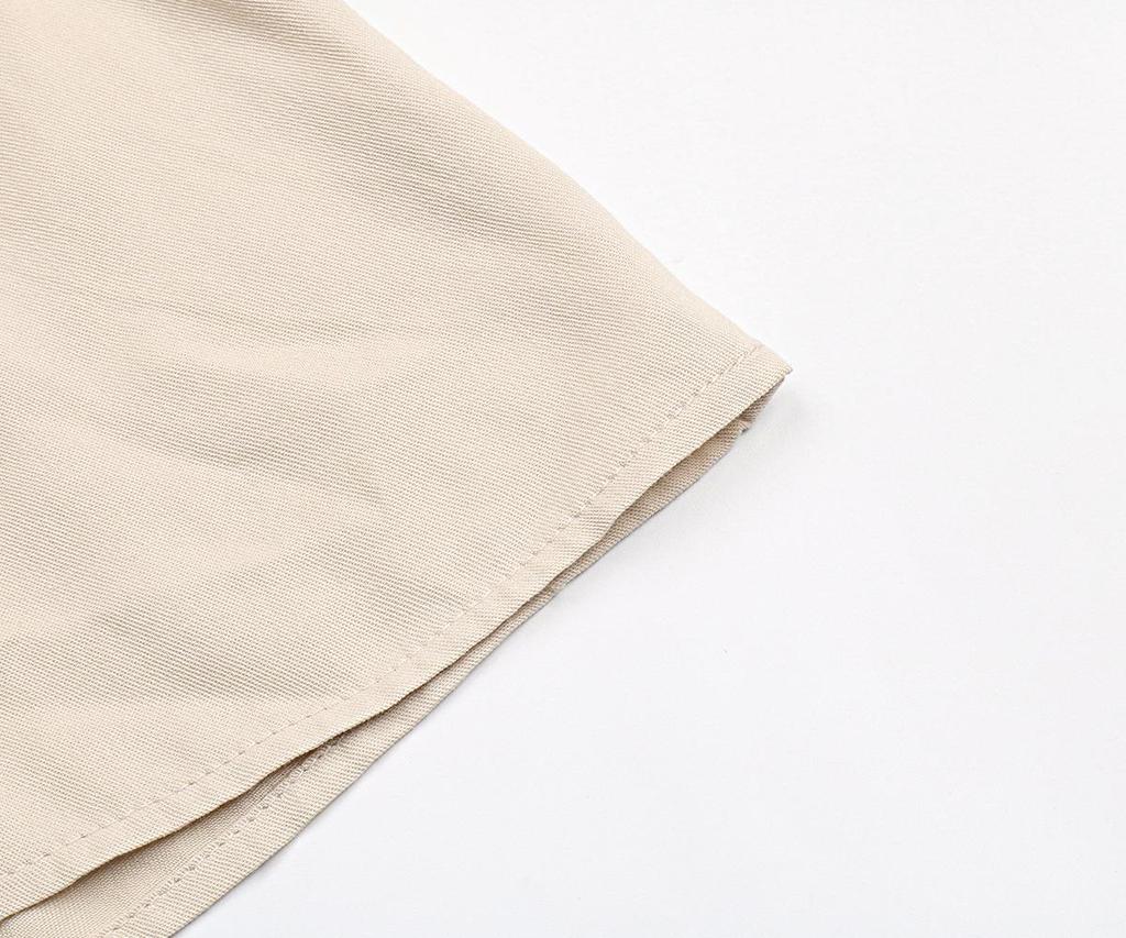 Летнее женское платье трапециевидной формы длиной до колена с V-образным вырезом без рукавов