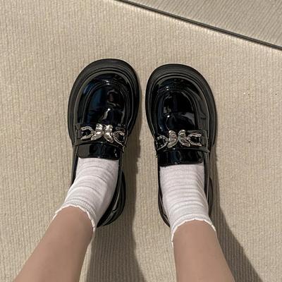 Маленькие кожаные туфли в британском стиле женские весна 2025 новые металлические туфли-лоферы на платформе с бабочкой на одном педале с юбкой одинарные туфли