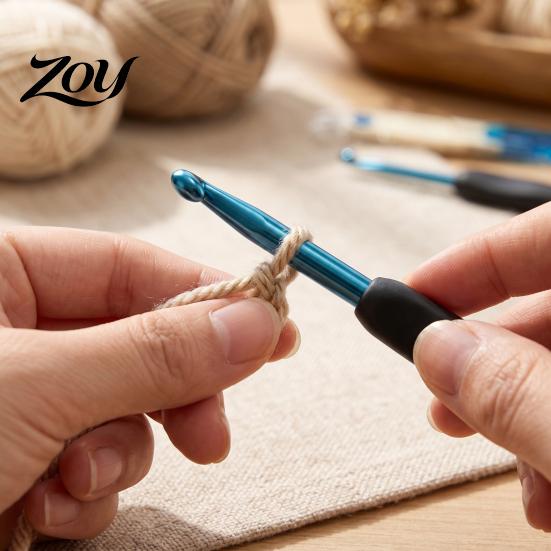 Yarn Crochet Hooks 1 Set Hook Kit, 8 Sizes 2.5mm-6mm Knitting Silicone Grip with Storage Case , Soft TPR Handle Needle & Scissors
