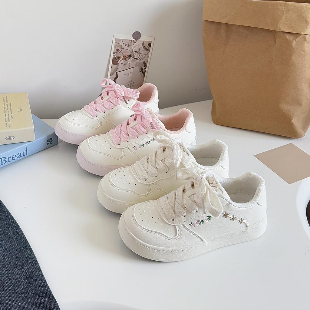 Women's White Sneakers Spring Autumn New Lightweight Breathable Outdoor Casual Shoes Flower Lace Up Comfortable Board Shoes