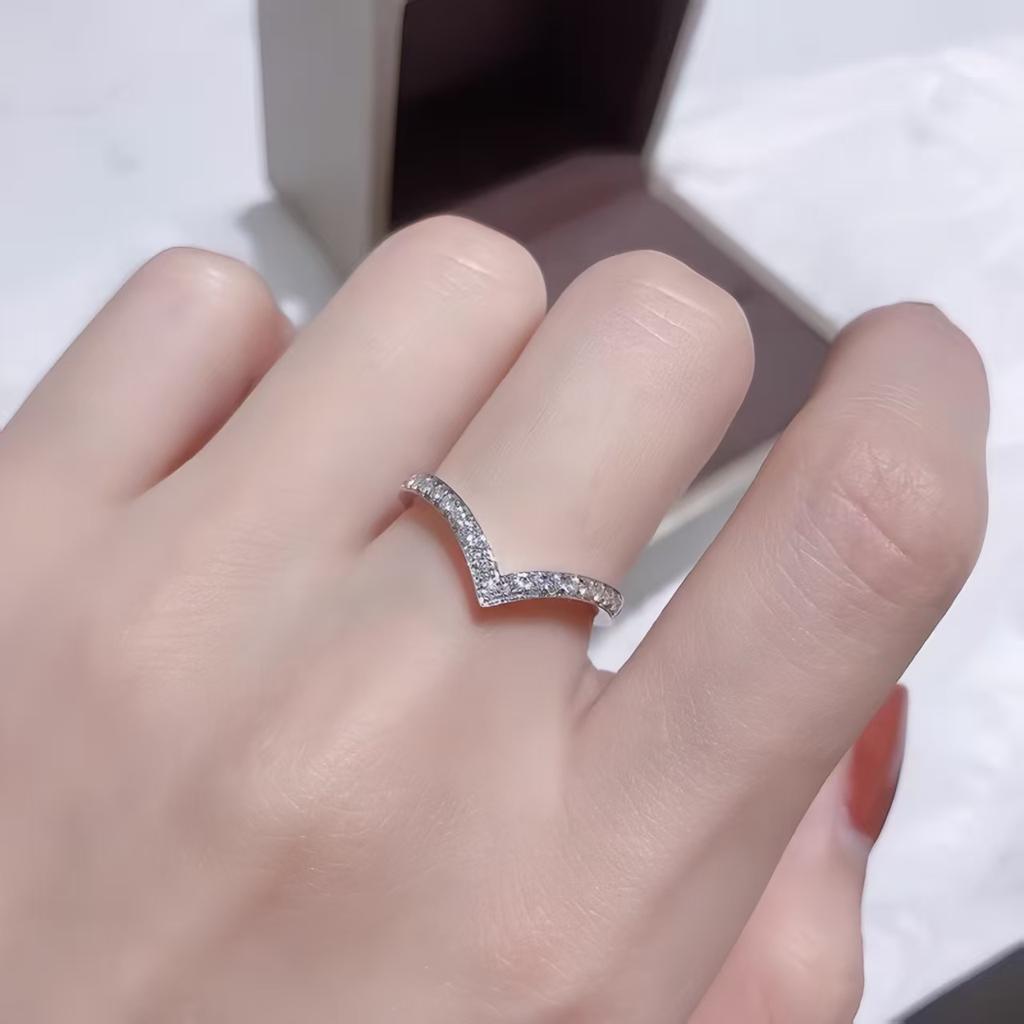 925 Silver Fashion V-Shaped Zircon Shiny Thin Ring for Women Anniversary Party Personalized High Quality Fine Jewelry