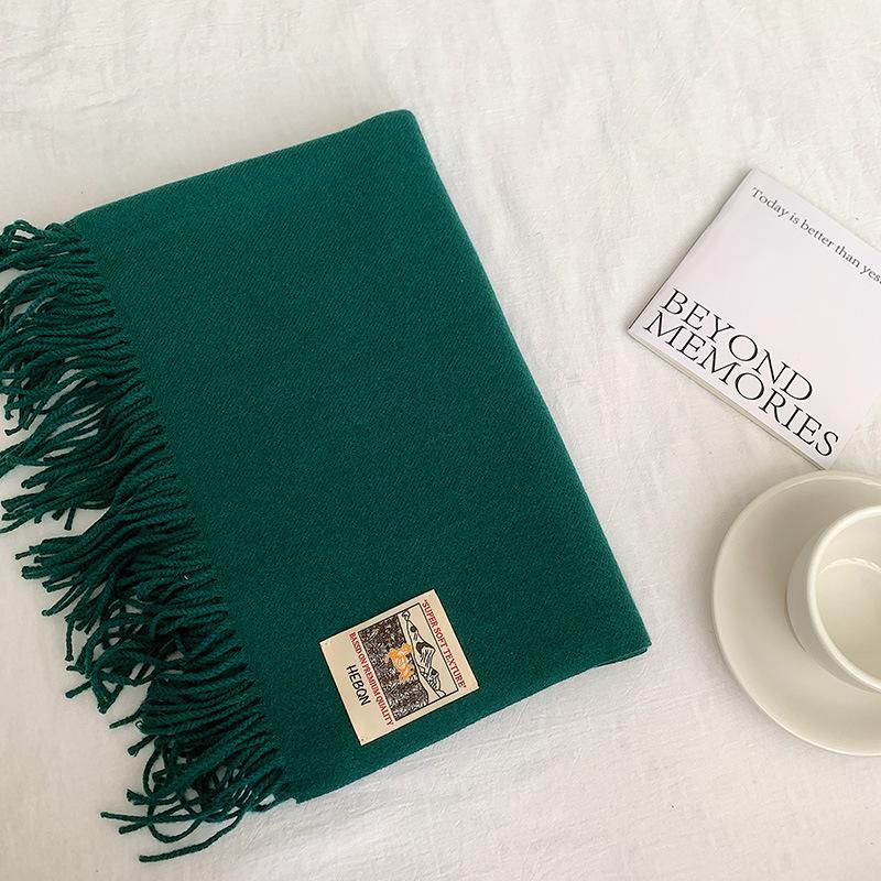 A Winter-specific, All-color, Multifunctional Scarf with A Soft Texture, Resembling The Feel of Cashmere, Providing Warmth and Protection.