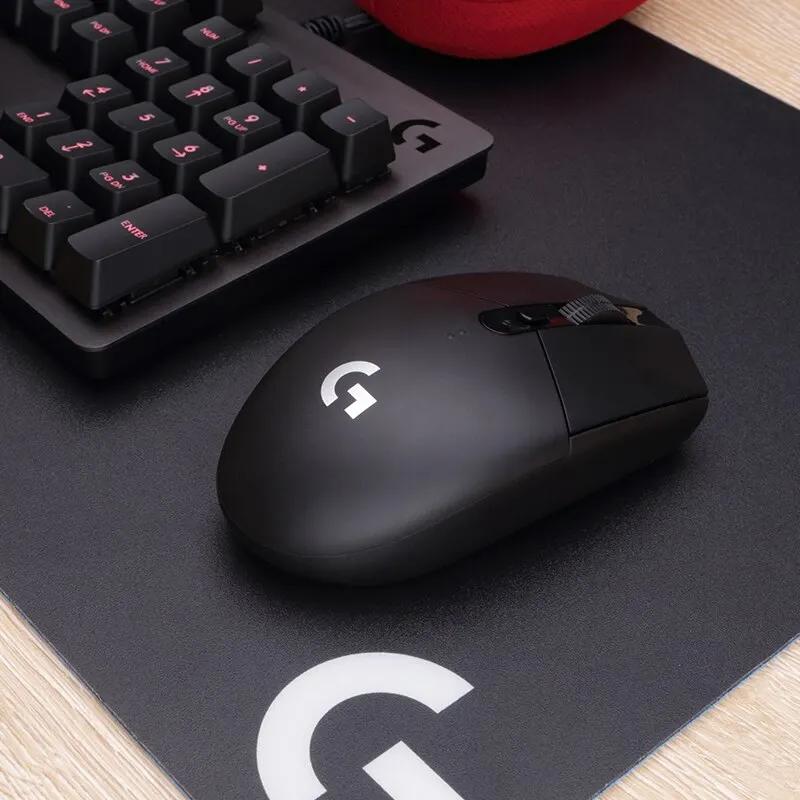 Logitech Беспроводная игровая мышь G304 Ligthspeed с сенсором HERO, долгим временем работы от батареи, 6 программируемыми кнопками. Идеально подходит для работы в офисе и игровых сессий
