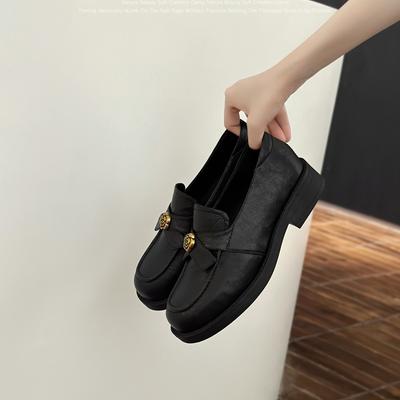 2025 осень новый и старый денежный ветер туфли-лоферы с камелиями круглый носок удобный толстый каблук ретро плиссированные повседневные маленькие кожаные туфли женские