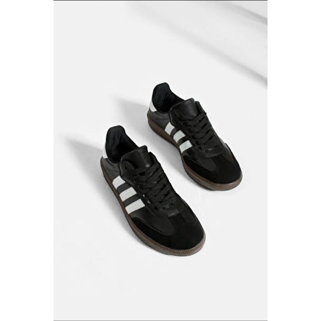 Бело-черные спортивные туфли унисекс в полоску на плоской подошве со шнуровкой