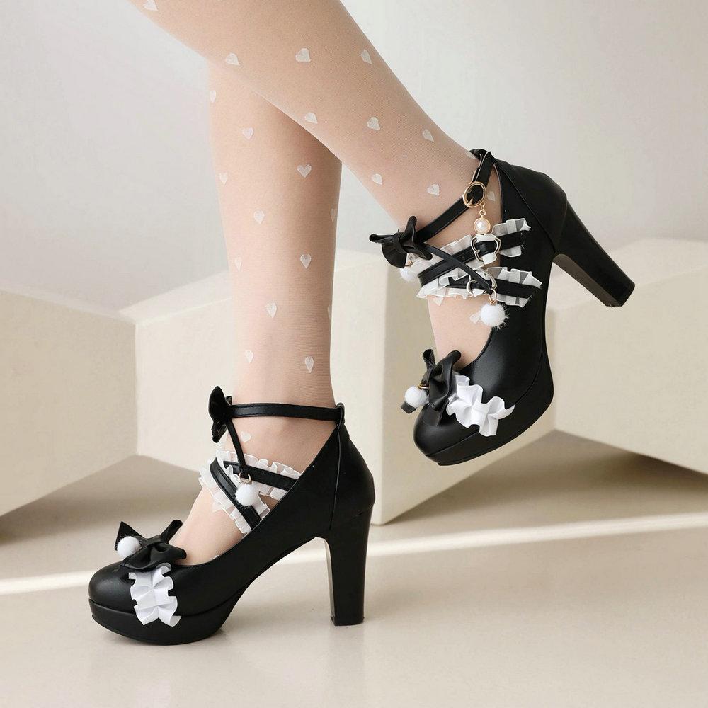 Туфли на высоком каблуке с розовыми помпонами и кружевным бантом. Фиолетовые милые девчачьи туфли на платформе в винтажном стиле. Эстетическая обувь. Туфли-лодочки для косплея принцессы Сисси.