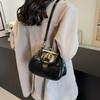 High Quality Handbag for Women 2024 New Retro and Fashionable Single Shoulder Shell Bag Niche Clip Crossbody Bag