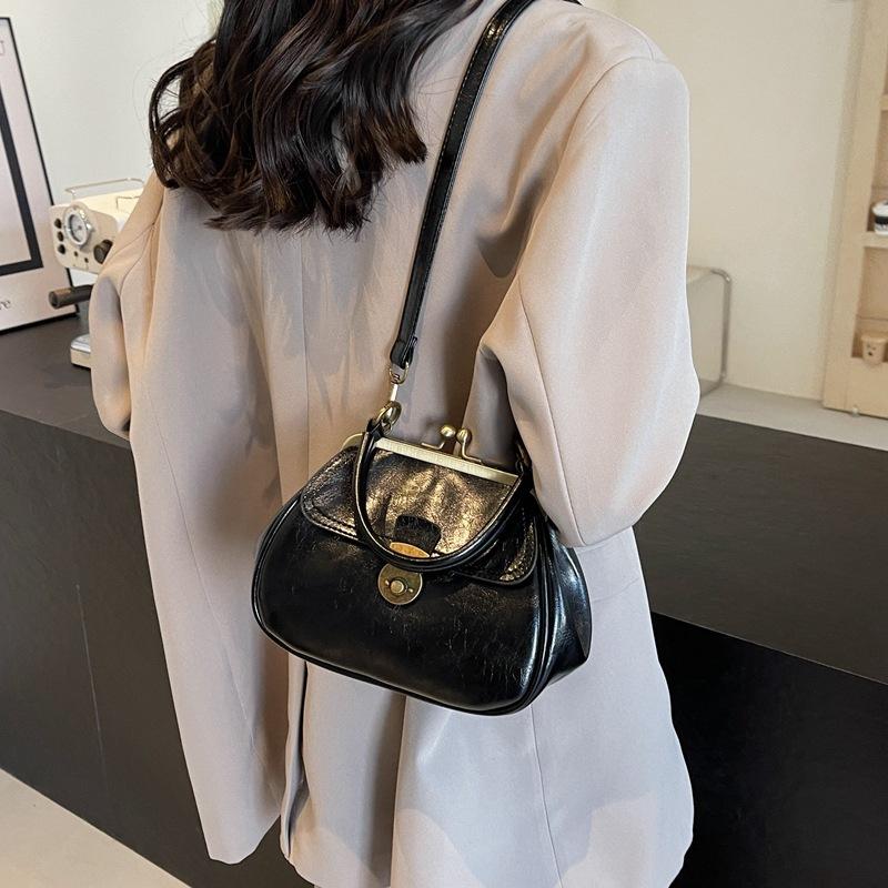 High Quality Handbag for Women 2024 New Retro and Fashionable Single Shoulder Shell Bag Niche Clip Crossbody Bag