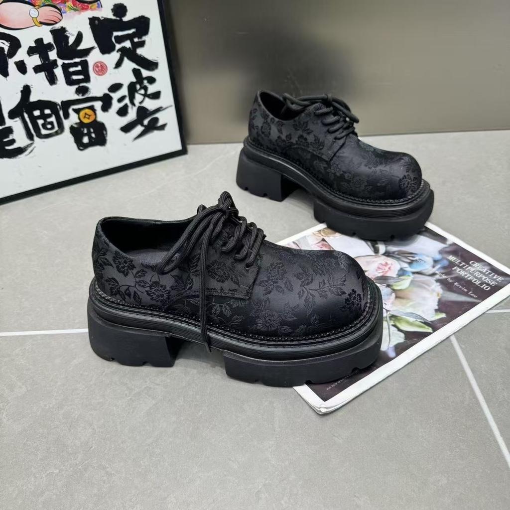 Платформа маффин новые китайские мокасины весна 2024 года новые интернет знаменитости популярные модные универсальные туфли со шнуровкой спереди