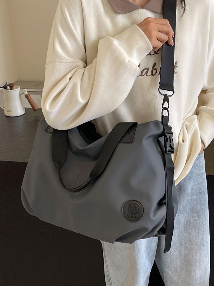 Large Capacity Lightweight Handheld Travel Bag for Men and Women