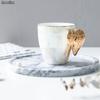 Керамическая кружка с ручкой в виде золотых крыльев ангела – элегантная фарфоровая чашка для кофе и молока объемом 300 мл для дома и офиса