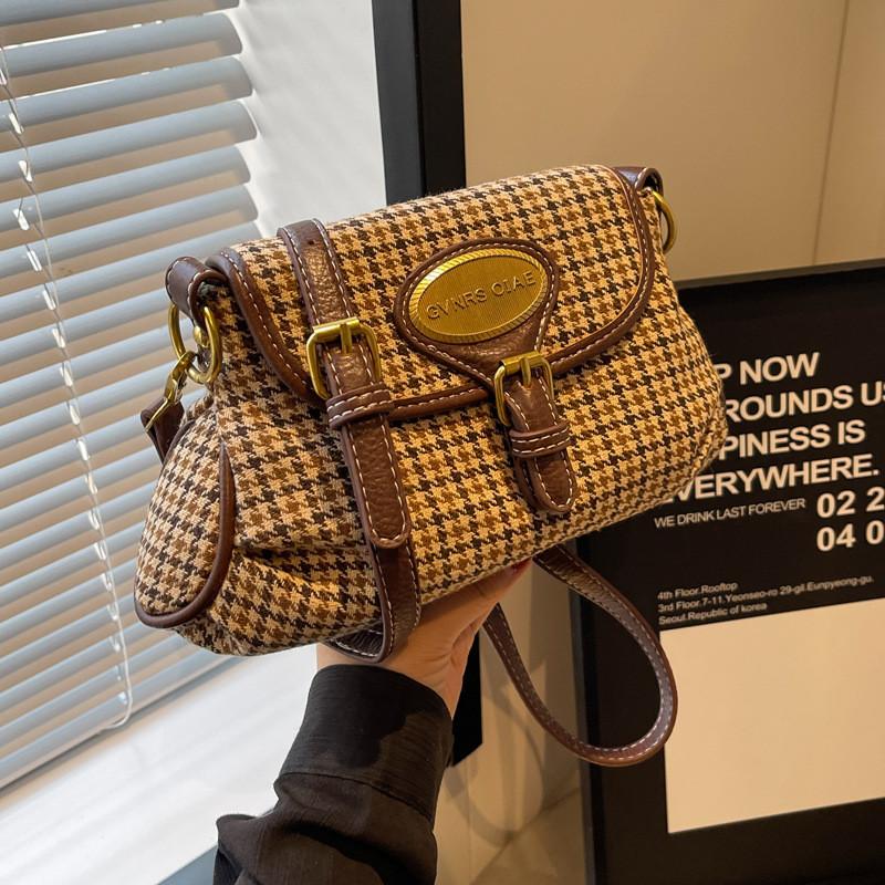 Ielgy Retro One-Shoulder Underarm Bag Female Spring Fashion Simple Messenger Bag