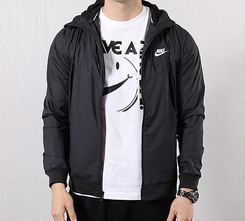 Nike Спортивная куртка с капюшоном и логотипом, однотонная, модель AT5271-010