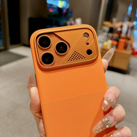 Магнитный чехол из жидкого силикона для iPhone 17 Pro Max с дизайном Apple 16 Dot Matrix из алюминия