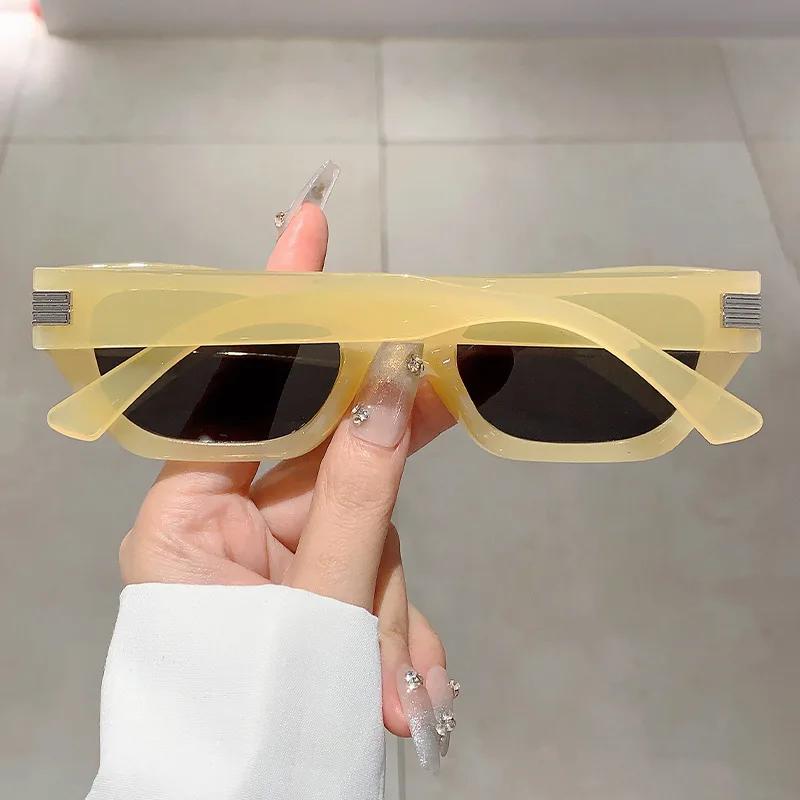 Small Frame Cat Eye Sunglasses Women For Men Luxury Brand Designer Sun Glasses Vintage Punk Rivet Popular Hip Hop Eyeglasses