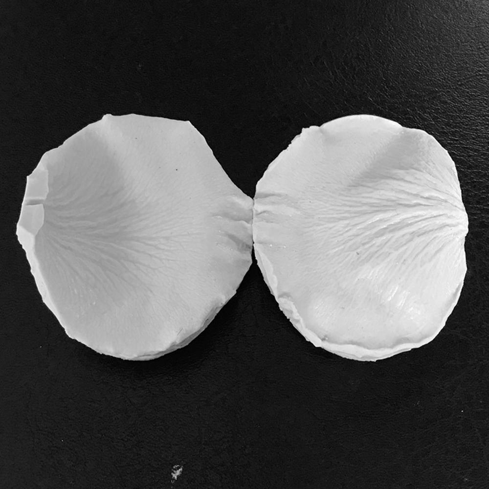 Силиконовая форма в виде лепестка