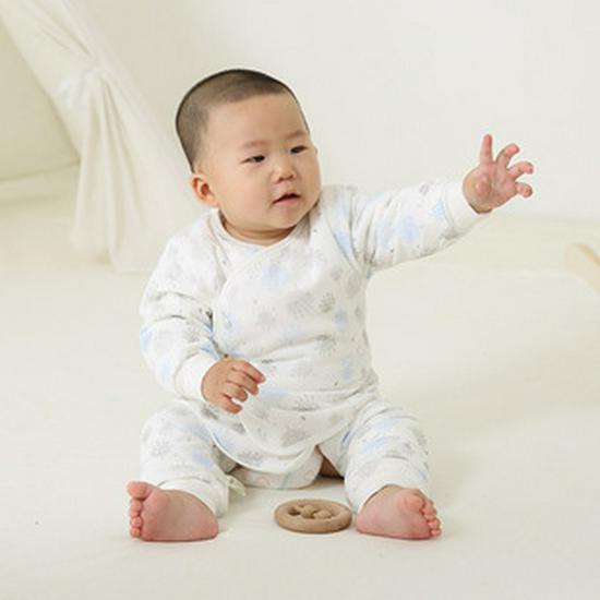 Детский трехслойный теплый комбинезон из чистого хлопка: Весенний стеганый комбинезон для новорожденных, подходящий для ползания и ношения на открытом воздухе.