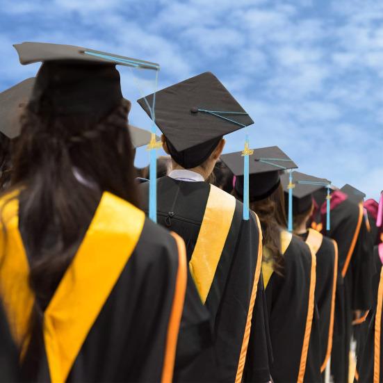 Выпускная кисточка 2025 года 9-дюймовая кисточка с подвеской 2025 года Стандартная кисточка Памятный подарок для выпускных церемоний Фотографии