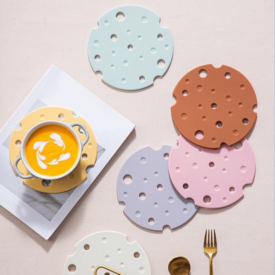 Silicone Trivet Heat Resistant Pot Holder for Hot Pans Casseroles Non-Slip Dishwasher Safe Decorative Kitchen Mat