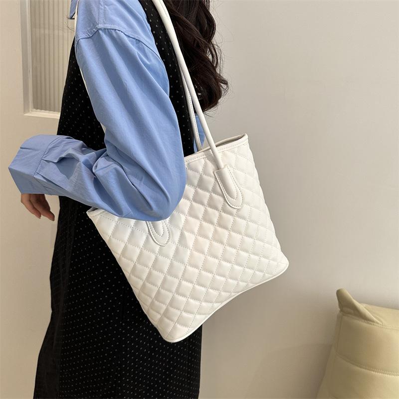 Новая большая вместительная сумка-тоут под мышкой на одно плечо ромбовидной формы из иностранного газа 2025 года, новая повседневная, с вышивкой нитками, простая однотонная, большая