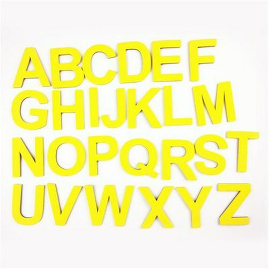 Магнитные наклейки с буквами алфавита и цифрами для раннего образования: 26 цветных заглавных букв для досок и холодильников