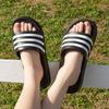 Новые унисекс плоские тапочки женские летние повседневные пляжные шлепанцы из ЭВА модные полосатые уличные сандалии для пары домашние тапочки для ванной