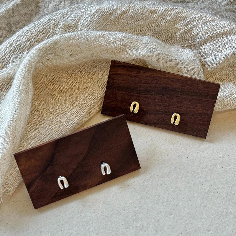 Trendy U-Shaped Horseshoe Stud Earrings: 2025 Niche Design for Women