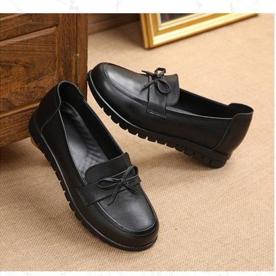 Мамины туфли мягкая подошва женские удобные одинарные туфли 2025 осень плоские нескользящие для женщин среднего и пожилого возраста кожаные туфли черные рабочие туфли