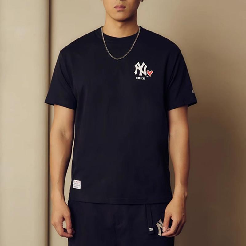 New Era SS24 MLB Серия Сердца Логотип Бостон Ред Сокс Печать Свободная Летняя Американская Короткий Рукав Футболка Унисекс Топы 14387846