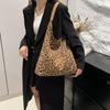 Autumn and Winter Large-capacity Commuter Tote Bag Women's 2025 New Personalized Versatile Child and Mother Leopard Print Shoulder Bag