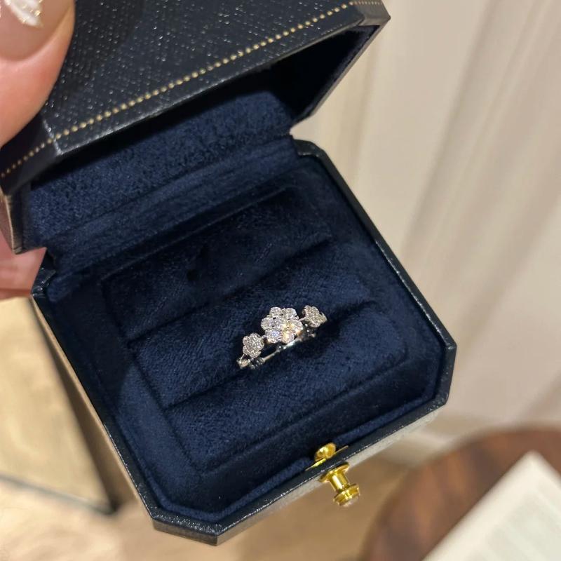 French Light Luxury Exquisite Bracelet Chic Elastic Flower Bracelet Sparkling Zircon Snowflake Ring 925 Silver Jewelry Set