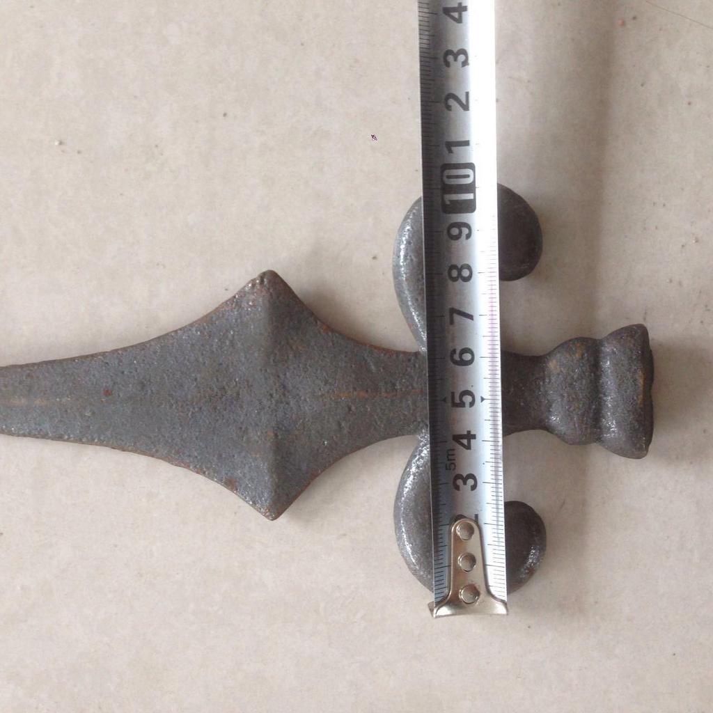 Чугунный наконечник копья Кованые железные аксессуары для ворот – Доступны индивидуальные дизайны